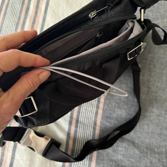 Athleta Excursion Large Belt Bag Black (NWOT) - Picture 6 of 8